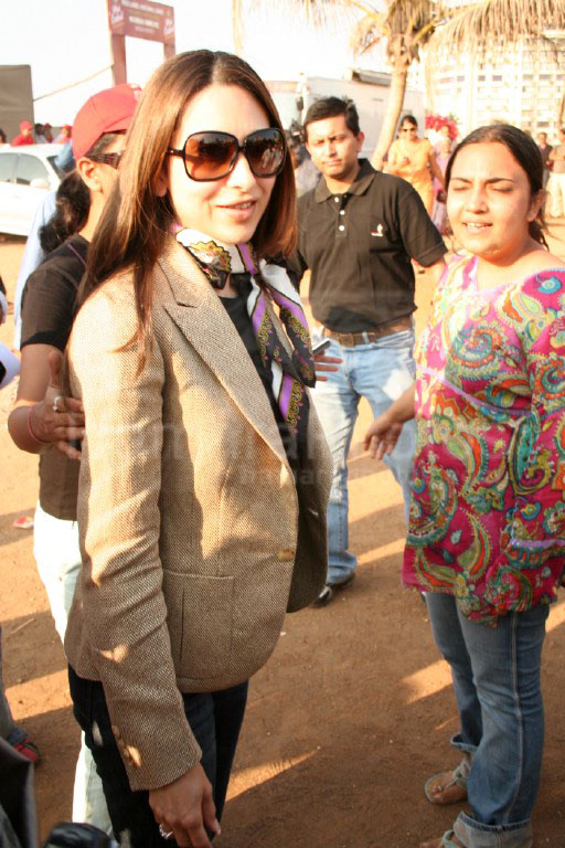 Karishma Kapoor at Red Label make Mumbai immune event in priyadarshni Park on Feb 16th 2008 