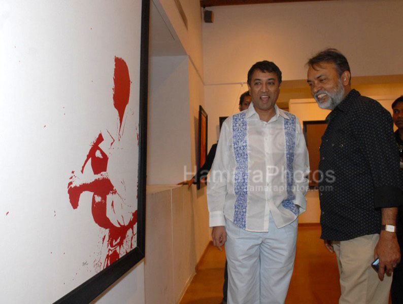 Gallery Owner Jay Bhandarkar at Jeet Ganguly's Exhibition