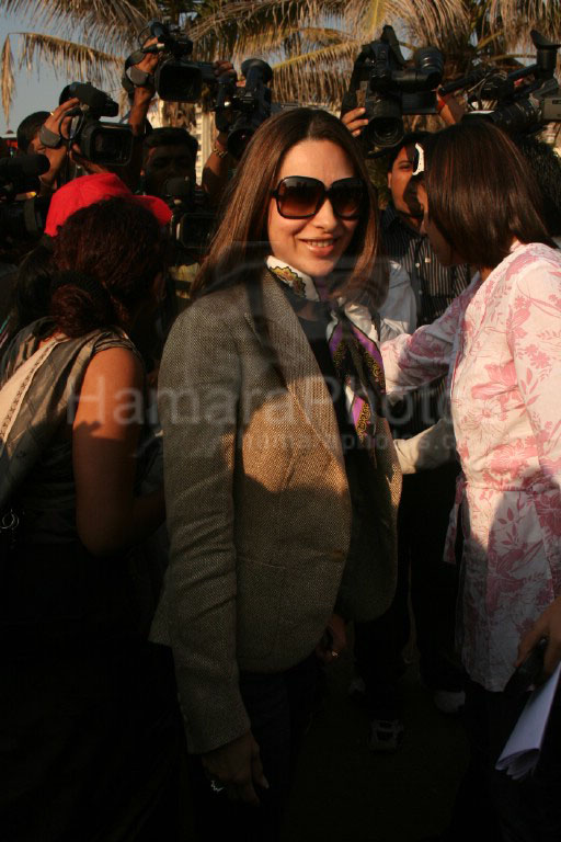 Karishma Kapoor at Red Label make Mumbai immune event in priyadarshni Park on Feb 16th 2008 
