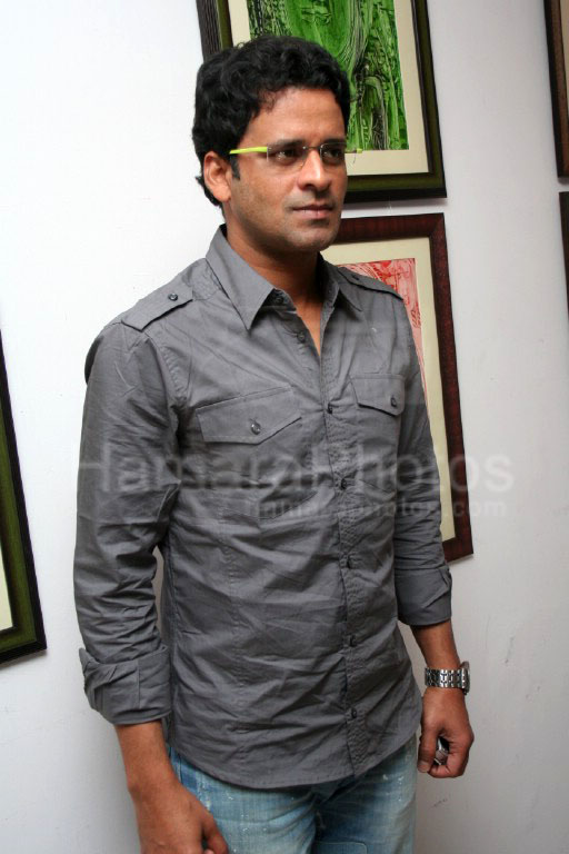 Manoj Bajpai at a painting exhibition on Feb 16th 2008 