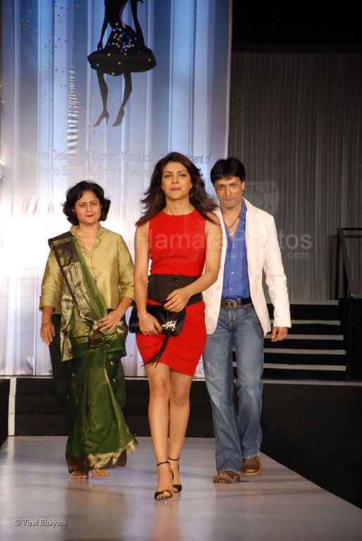 Priyanka Chopra at Sophia Polytechnic's fashion show Tvasthar 2008 at Sophia College on Feb 19th 2008 