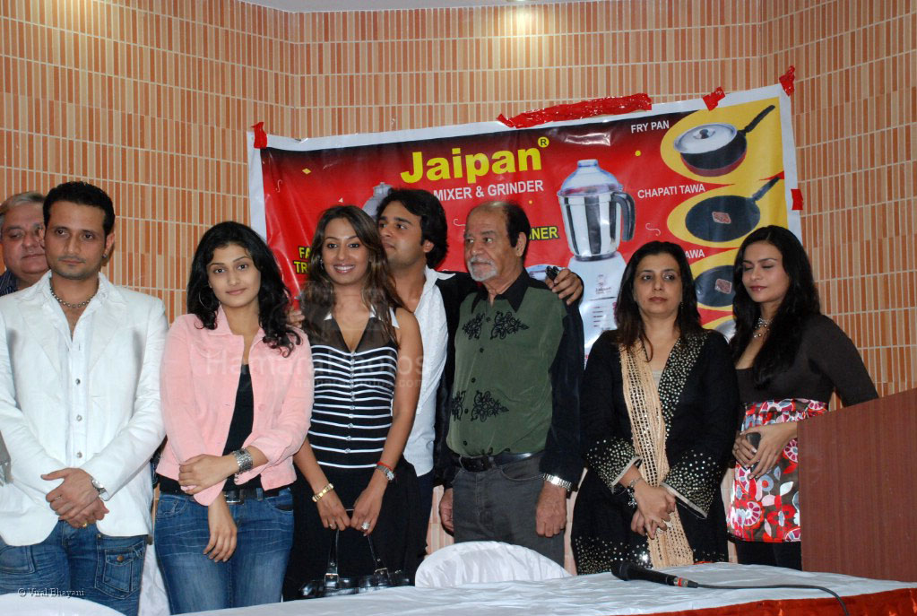 Krishna ,Kashmira Shah,Ragini Khanna at the launch of  Kamini Khanna's new website on Beauty with Astrology in Juhu Club on Feb 19th 2008