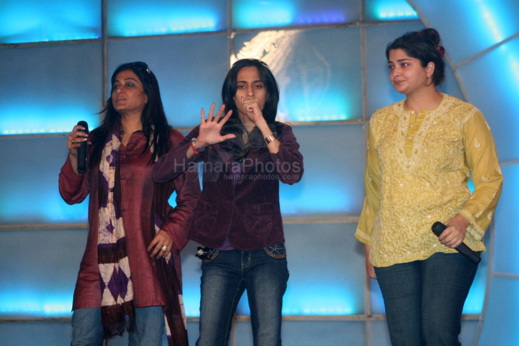 Sunali Rathod,Shweta Pandit,Vasundhara Das at Mission Ustad rehearsal in Kandivli on Feb 21st 2008