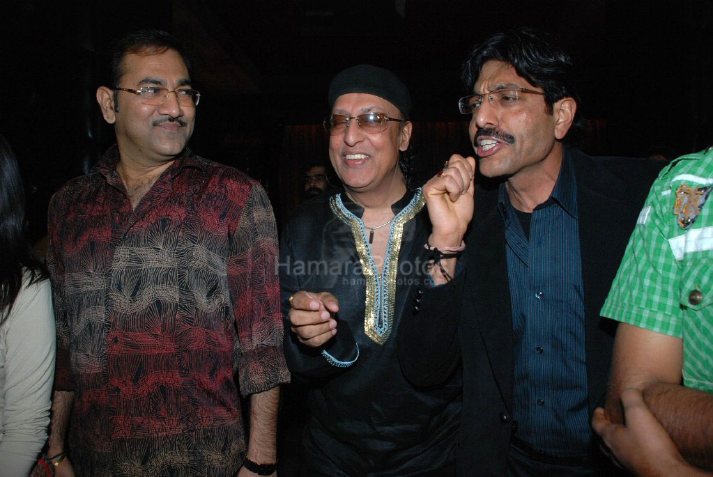 Sudesh Bhonsle, Bali Brahmabhatt, Dr. Manoj Kumar Gupta at the launch of Duniya Ki Aisi Taisi album by Dr Manoj Kumar Gupta at Lokhandwala on 24th Feb 2008 