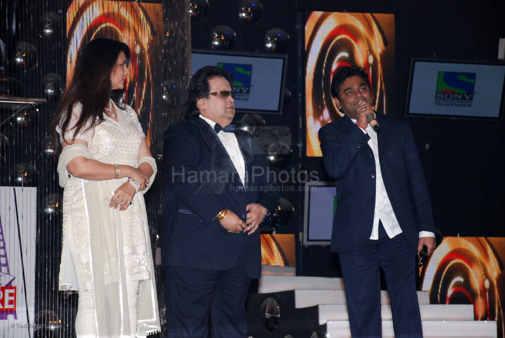 Poonam Dhillon,Bappi Lahri,A R Rahmanat Fair one Filmfare 2007 in Mumbai's plush Yashraj Studio on the 23rd Feb 2008 