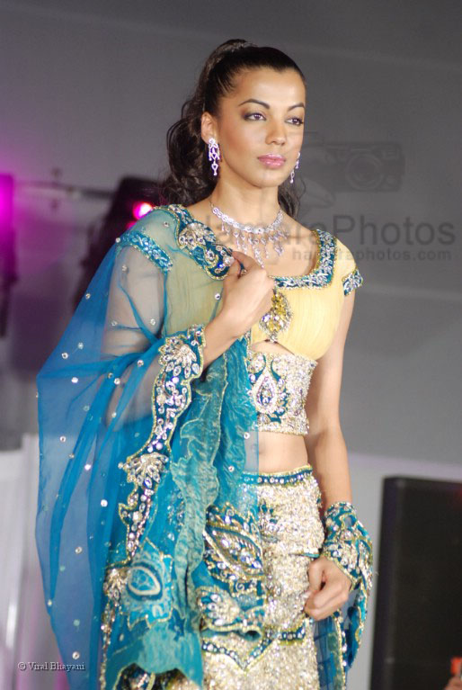 at the Samira Mumbai international Boat show with fashion show by Archana Kocchar in Bandra Kurla Complex on Feb 28th 2008