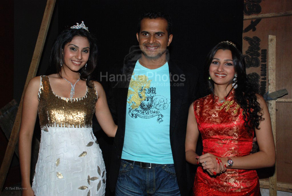 Pooja Kanwal,Divya Parameshwaran at Miss India Worldwide bash hosted by HT City and Tijori Ent in JW Marriott on Feb 28th 2008