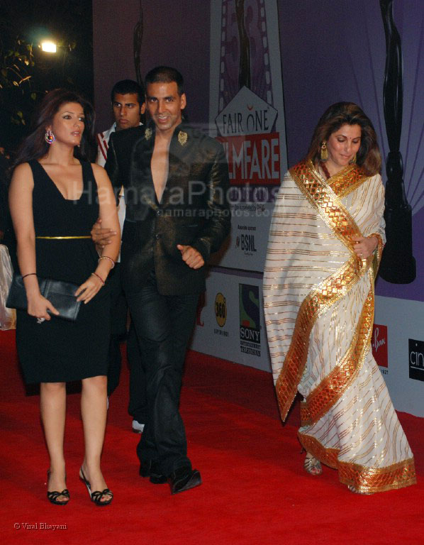 Twinkle Khanna,Akshay Kumar,Dimple Kapadia at Fair One 53rd Filmfare Awards in Mumbai on Feb 28th, 2008