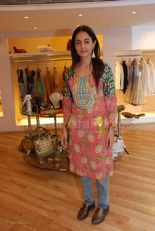 Sabina Chopra at Aza Launches the Spring Summer 2008 Collection