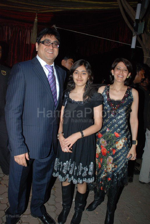 Pradeep Hirani at Neeta Lulla's store with the team of Jodhaa Akbar in Khar on March 1st 2008