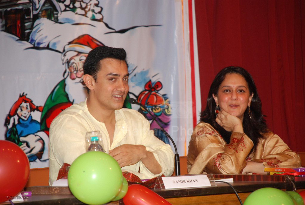 Aamir Khan, Rohini Nilekani at the launch of storytellers books for kids by author Rohini Nilekani 