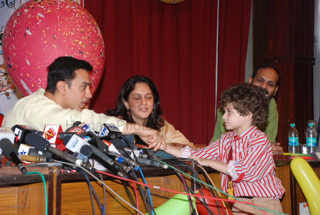 Aamir Khan, Rohini Nilekani at the launch of storytellers books for kids by author Rohini Nilekani