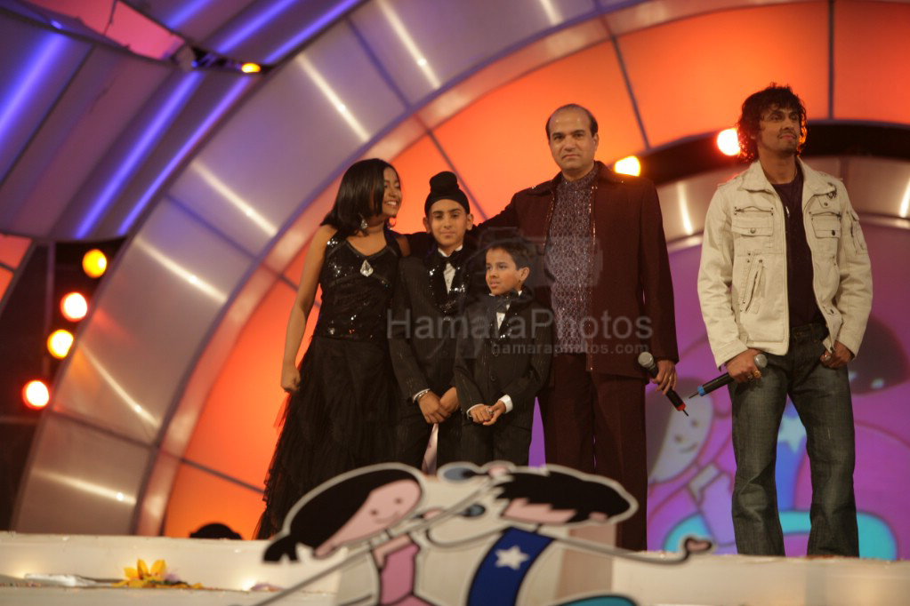 Anamika Chaudhary, Rohanpreet Singh, Tanmay Chaturvedi, Suresh Wadkar, Sonu Nigam at the finals of Lil Champs on 1st March 2008 