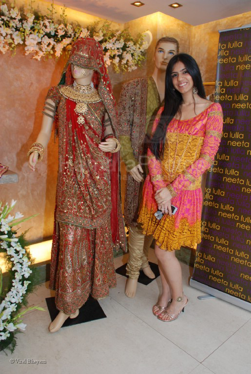 at Neeta Lulla's store with the team of Jodhaa Akbar in Khar on March 1st 2008