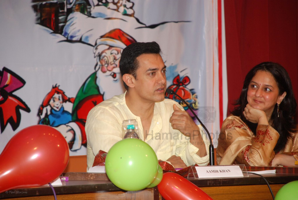 Aamir Khan, Rohini Nilekani at the launch of storytellers books for kids by author Rohini Nilekani 