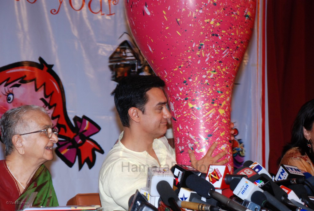 Aamir Khan at the launch of storytellers books for kids by author Rohini Nilekani 