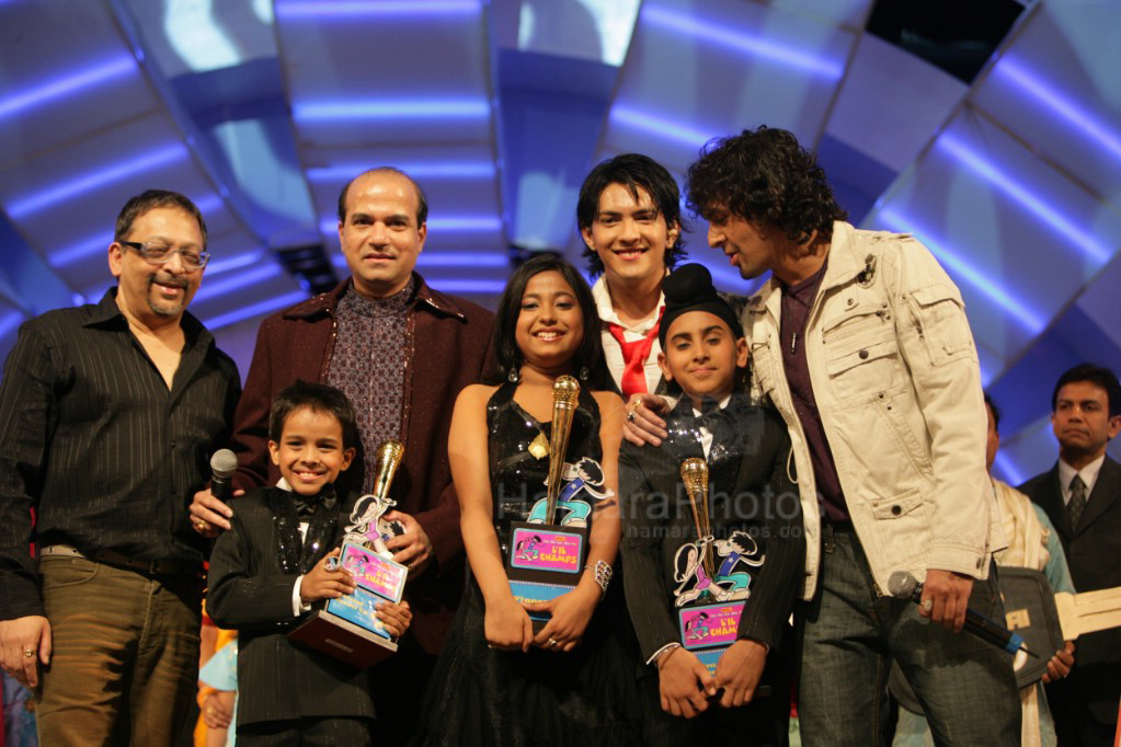 Anamika Chaudhary, Rohanpreet Singh, Tanmay Chaturvedi, Suresh Wadkar, Sonu Nigam, Aditya Narayan at the finals of Lil Champs on 1st March 2008 