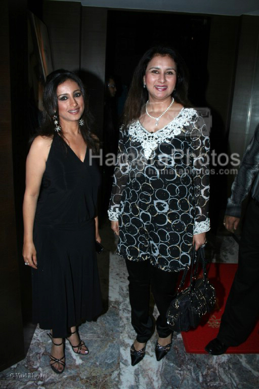 Divya Dutta,Poonam Dhillon at the Bhram film bash hosted by Nari Hira of Magna in Khar on 2nd March 2008