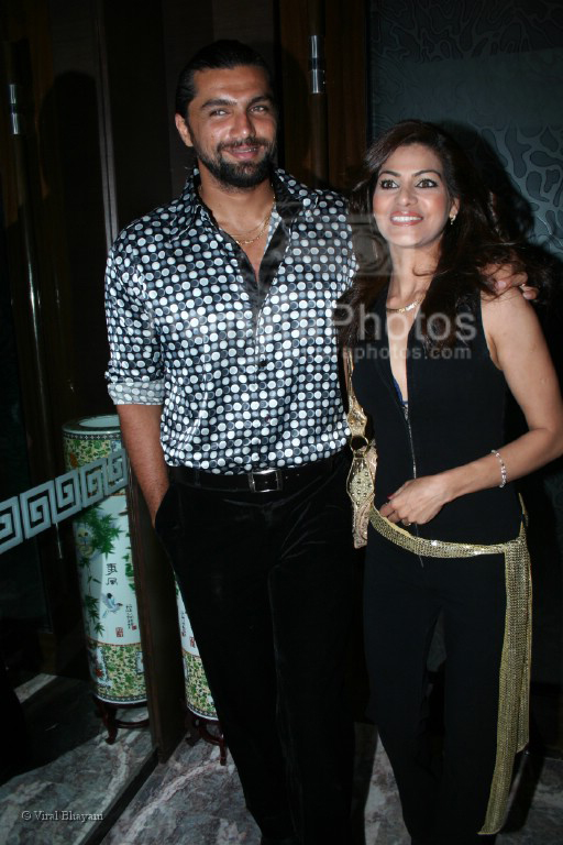 Chetan Hansraj with wife at the Bhram film bash hosted by Nari Hira of Magna in Khar on 2nd March 2008