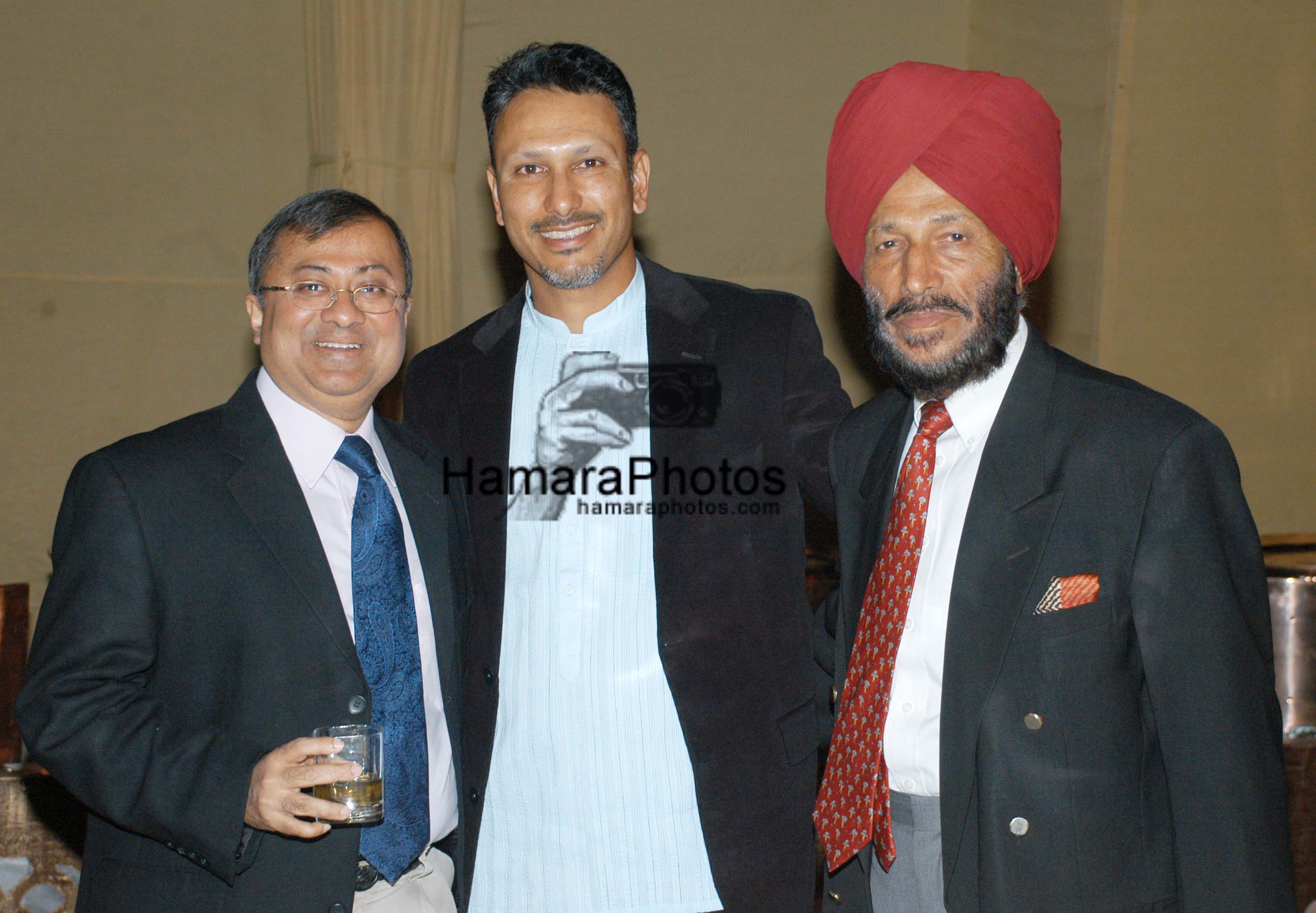 Asif Adil, Managing Directer, Diageo India with Jeev Milkha Singh & his father Mr. Milkha Singh at the Johnnie Walker Classic Welcome Dinner