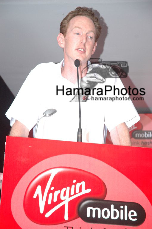 Richard Branson launches Virgin Mobile in India