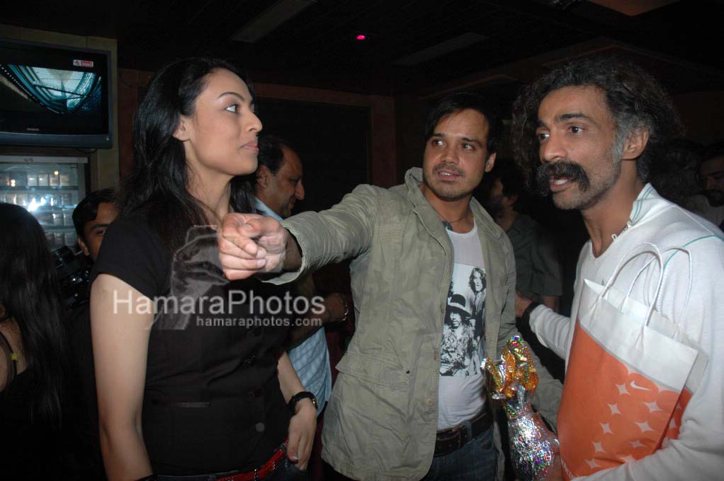 Gauri,Yash Tonk,Makrand Deshpande at Makrand Deshpande's birthday in RIO lounge on March 5th 2008
