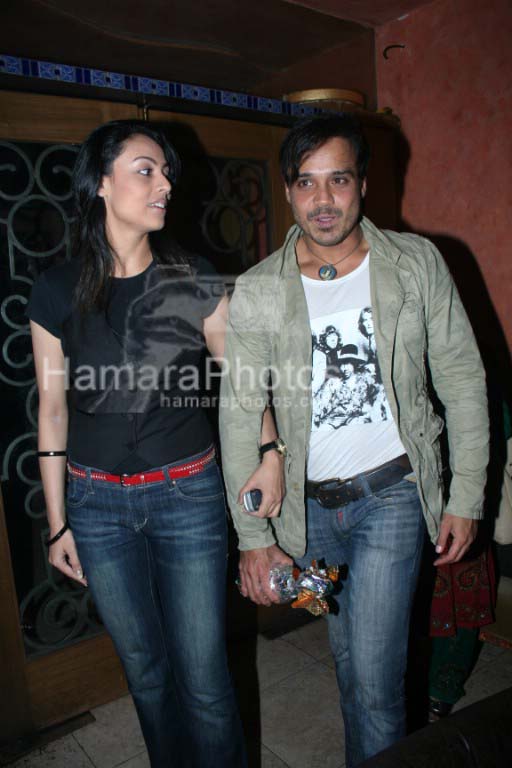Gauri,Yash Tonk at Makrand Deshpande's birthday in RIO lounge on March 5th 2008