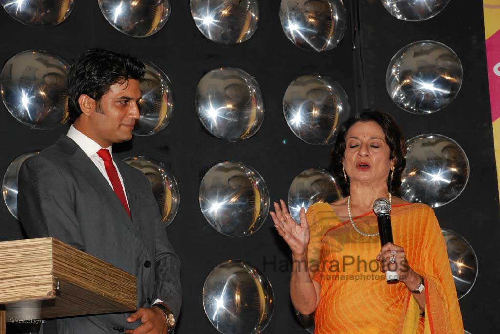 Tanuja at Zee's new show Rock N Roll Family hosted by Sharad Kelkar in JW Marriott on March 6th 2008