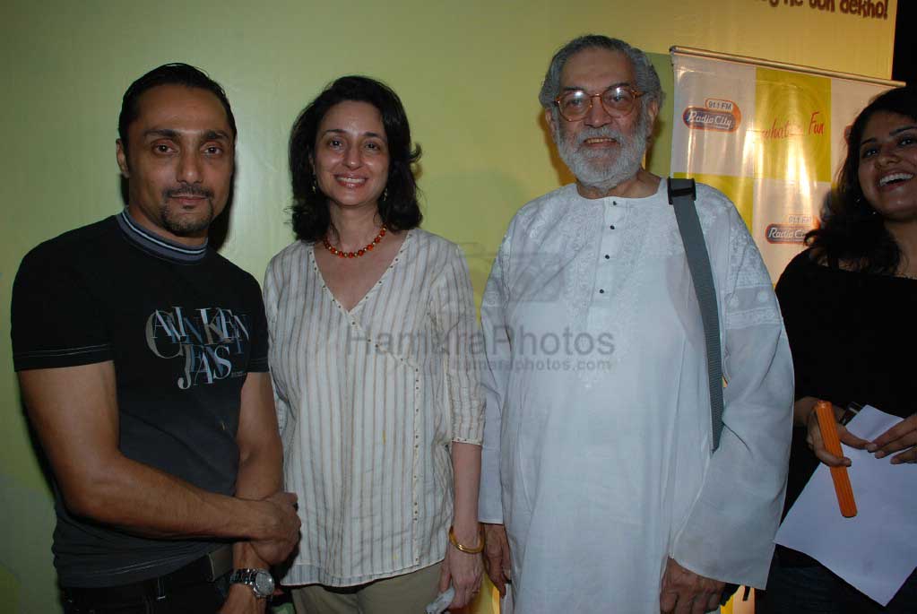 Rahul Bose, Vijaypat Singhania at the event against eve teasing at the Gateway of India on March 7th 2008 