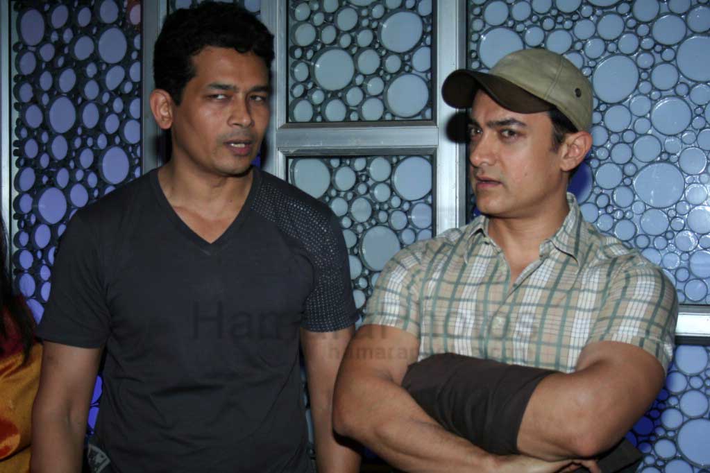 Atul Kulkarni, Aamir Khan at Valu in Cinemax on March 8th 2008
