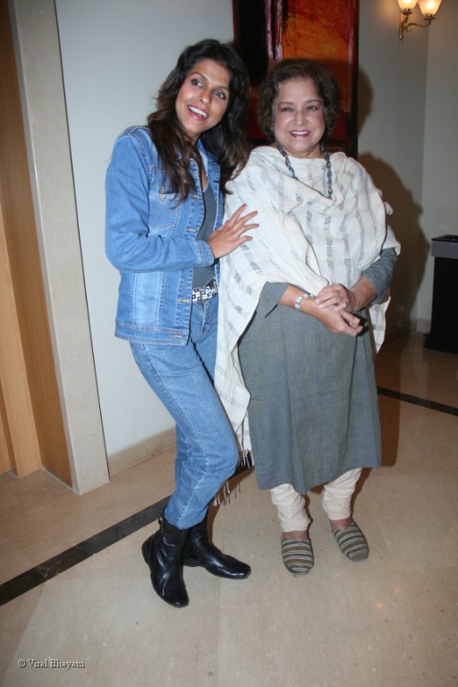 Bhavana Balsaver with her Shobha Khote at Gr8 Magazines Anu Ranjans Womens day bash at Fun Republic on March 7th 2008 