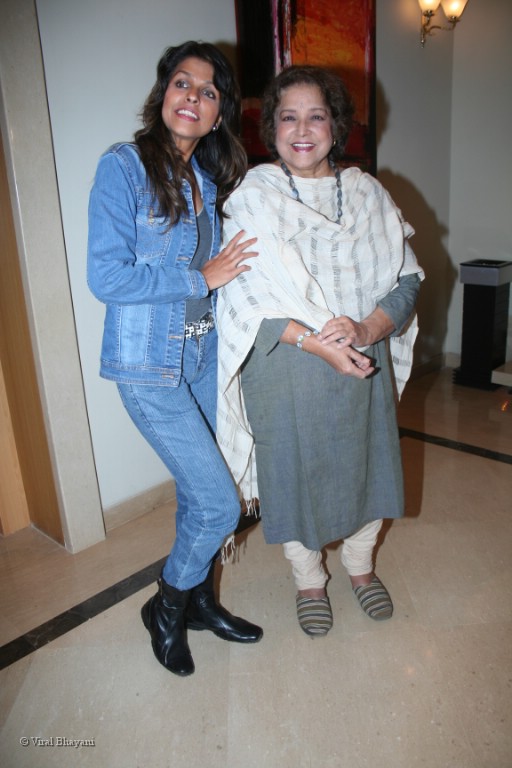 Bhavana Balsaver with her Shobha Khote at Gr8 Magazines Anu Ranjans Womens day bash at Fun Republic on March 7th 2008 
