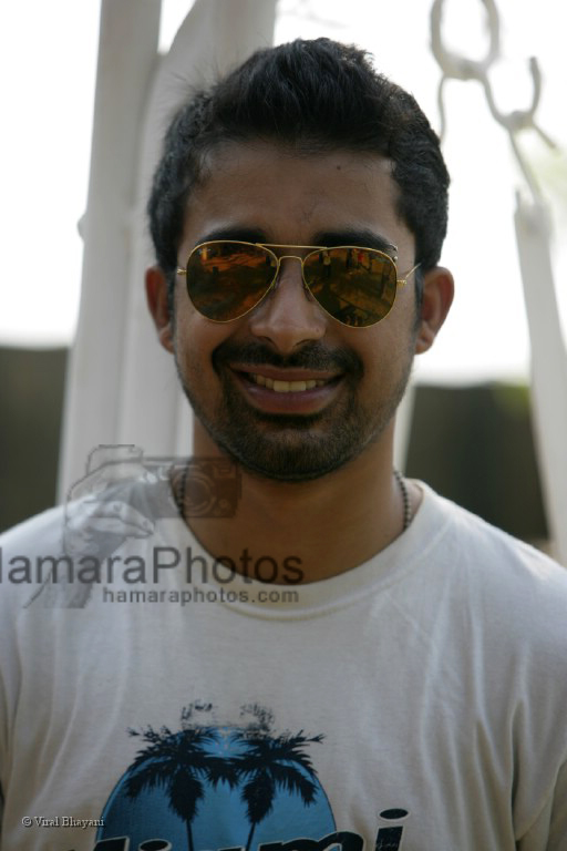Ranvijay On location of film Toss in  Madh Island on March 11th 2008