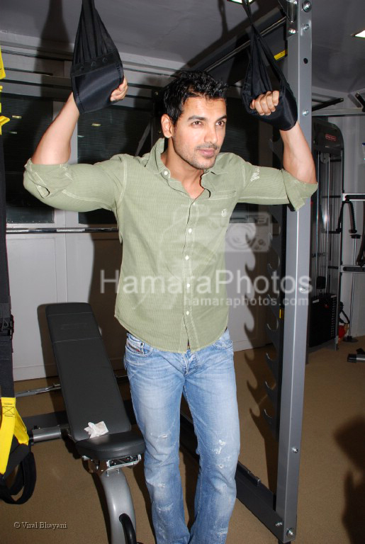 John Abraham at the launch of WATSON FITNESS in Khar Danda on March 13th 2008