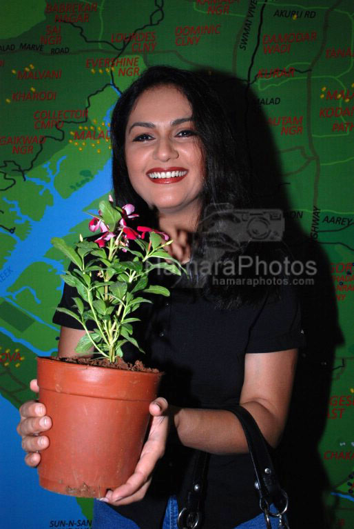 Gracy Singh promotes Green Mumbai in Inorbit Mall on 16th March 2008 