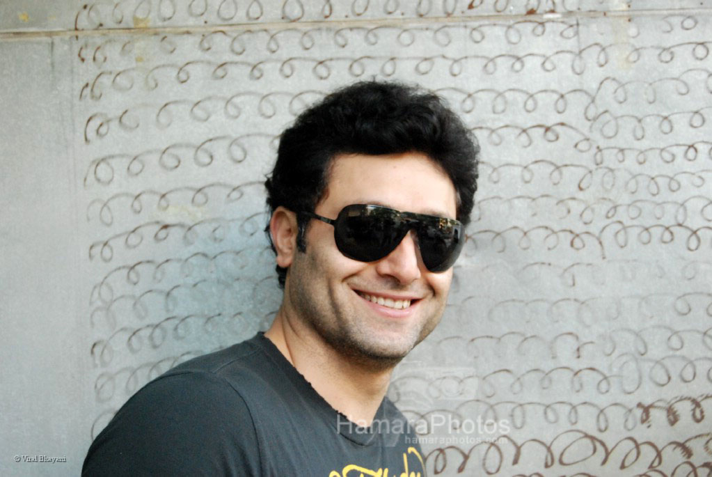 Shiney Ahuja on the sets of film Hijack at Poison on March 15th 2008 