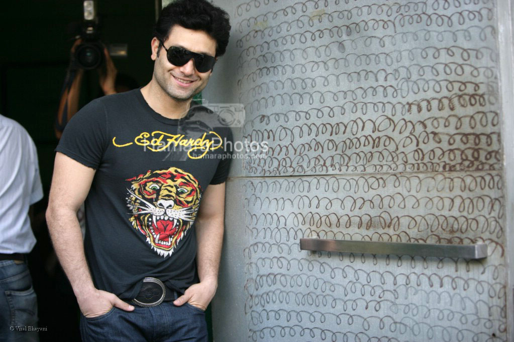 Shiney Ahuja on the sets of film Hijack at Poison on March 15th 2008 