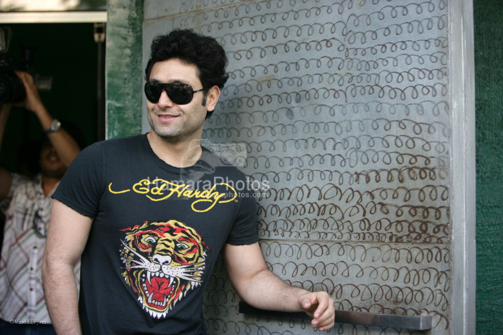 Shiney Ahuja on the sets of film Hijack at Poison on March 15th 2008 