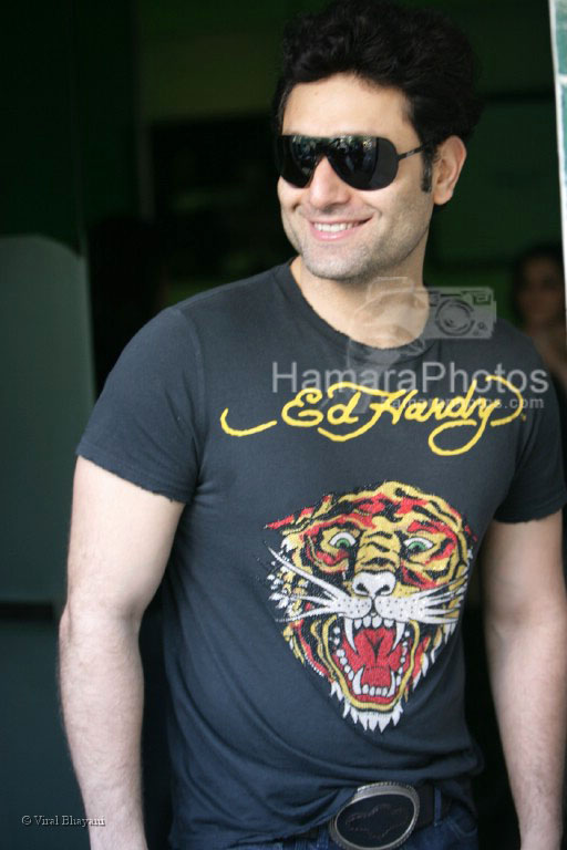 Shiney Ahuja on the sets of film Hijack at Poison on March 15th 2008 