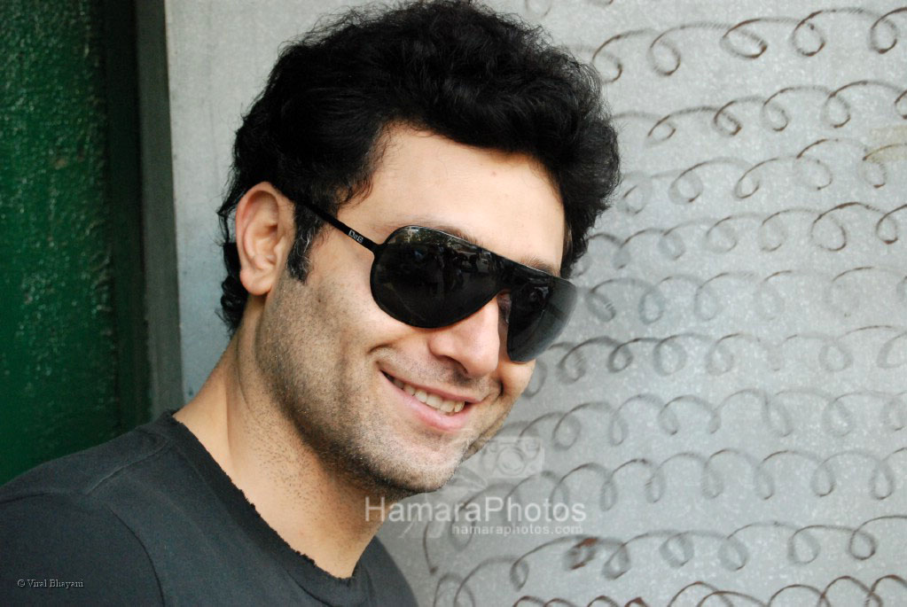 Shiney Ahuja on the sets of film Hijack at Poison on March 15th 2008 