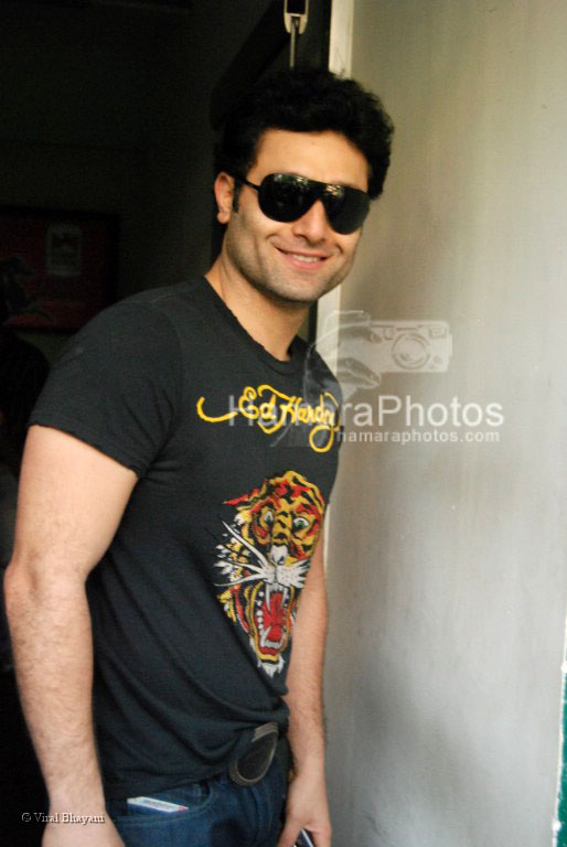 Shiney Ahuja on the sets of film Hijack at Poison on March 15th 2008 