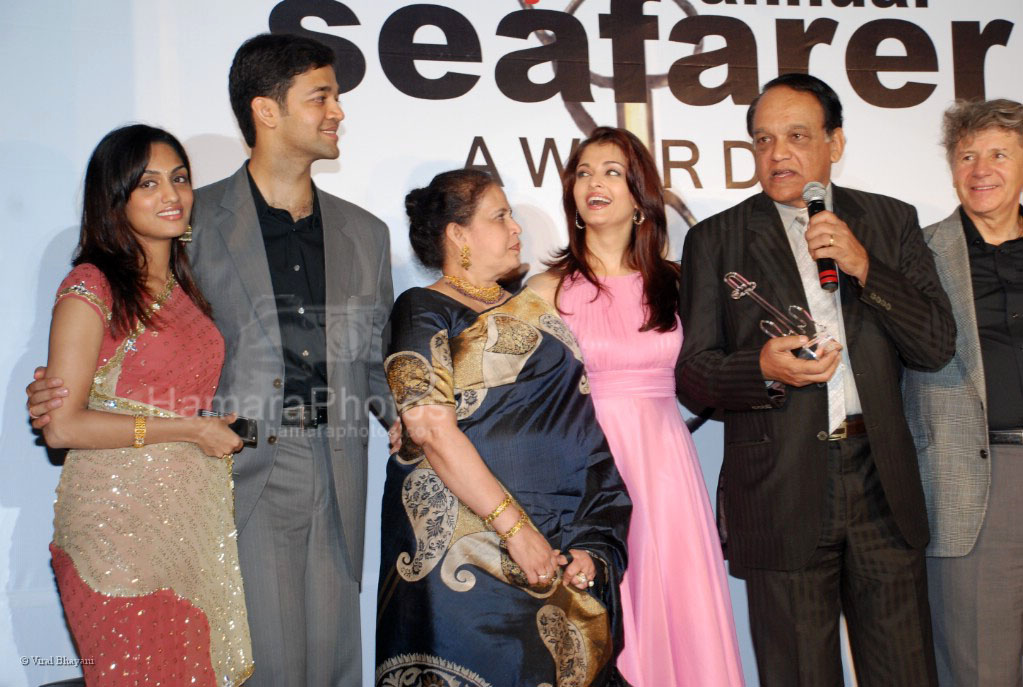 Aishwarya Rai with family at Sailor Today Awards in Royal Palms on March 15th 2008