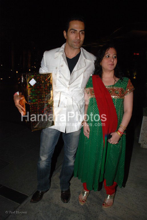 Sudhanshu pandey with wife at Parvin Dabas and Preeti Jhangiani wedding reception in Hyatt Regency on March 23rd 2008