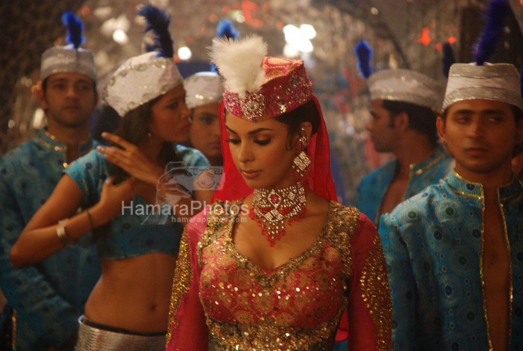 Mallika Sherawat on the sets of Maan Gaye Mughal-e-Azam at Filmistan on March 20th 2008