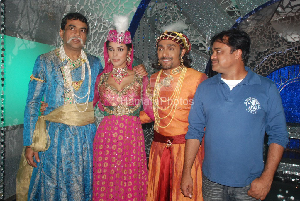 Paresh Rawal,Mallika Sherawat,Rahul Bose on the sets of Maan Gaye Mughal-e-Azam at Filmistan on March 20th 2008