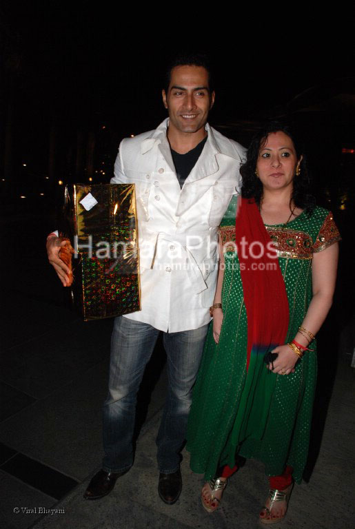 Sudhanshu pandey with wife at Parvin Dabas and Preeti Jhangiani wedding reception in Hyatt Regency on March 23rd 2008