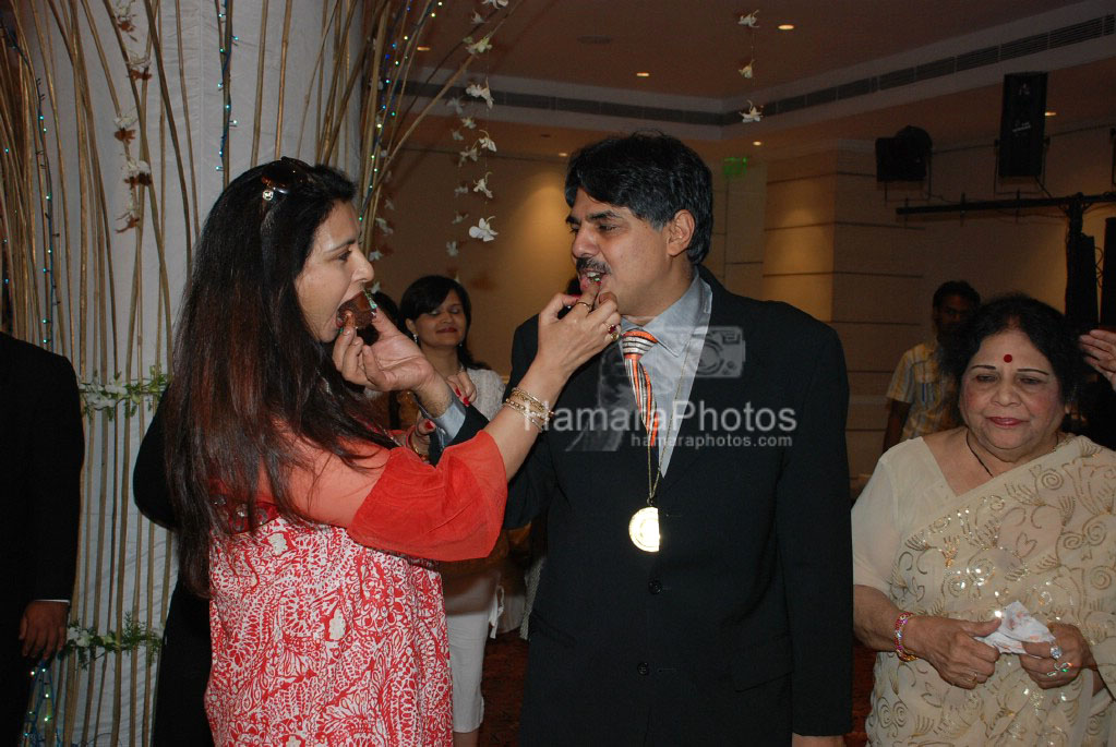 Poonam Dhillon at Hrishikesh Pai bash in Mayfair Rooms on March 23rd 2008