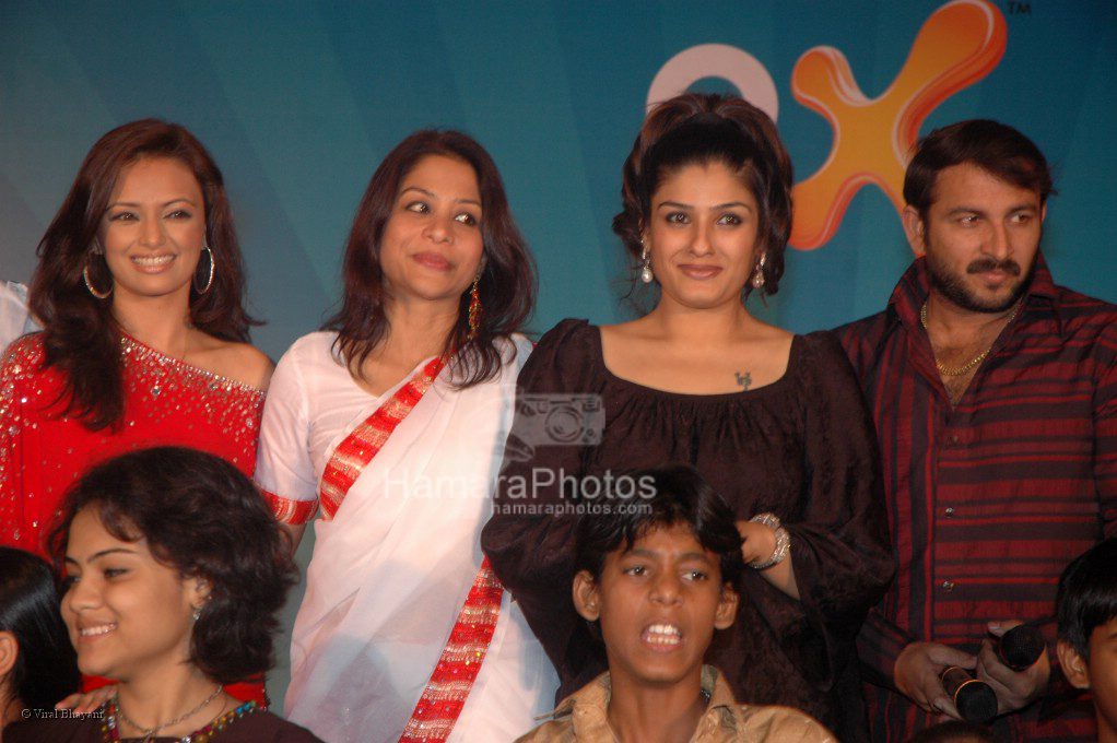 Roshini Chopra, Raveena Tandon at 9X Chak De Bachche event  in Taj Land's End on March 25th 2008
