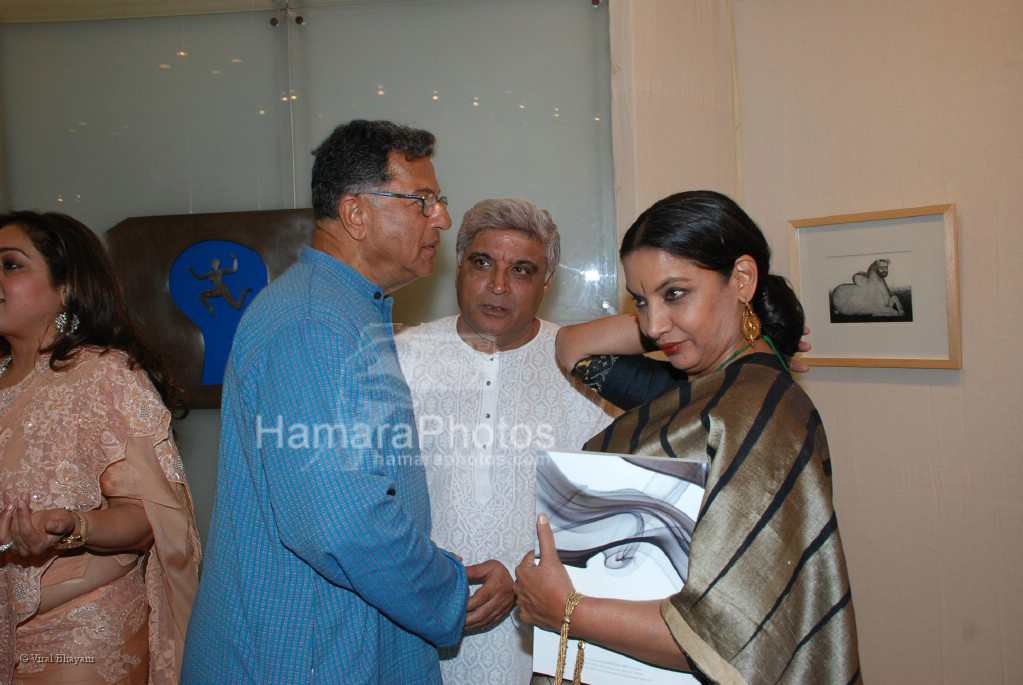 Girish Karnad,Shabana Azmi at Tina  Ambani's Harmony show in Nehru Centre on March 28th 2008