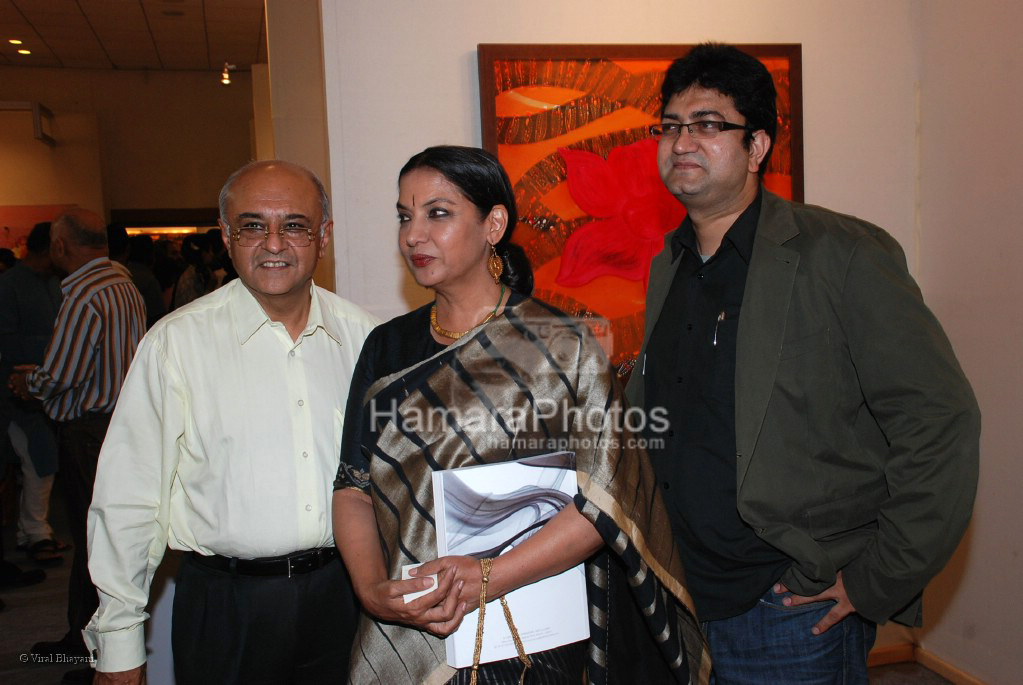 Amit Khanna, Shabanna and Prasoon Joshi at Tina  Ambani's Harmony show in Nehru Centre on March 28th 2008
